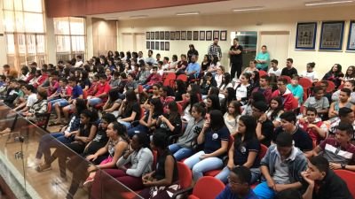 Alunos do 8º ano visitam a Câmara Municipal